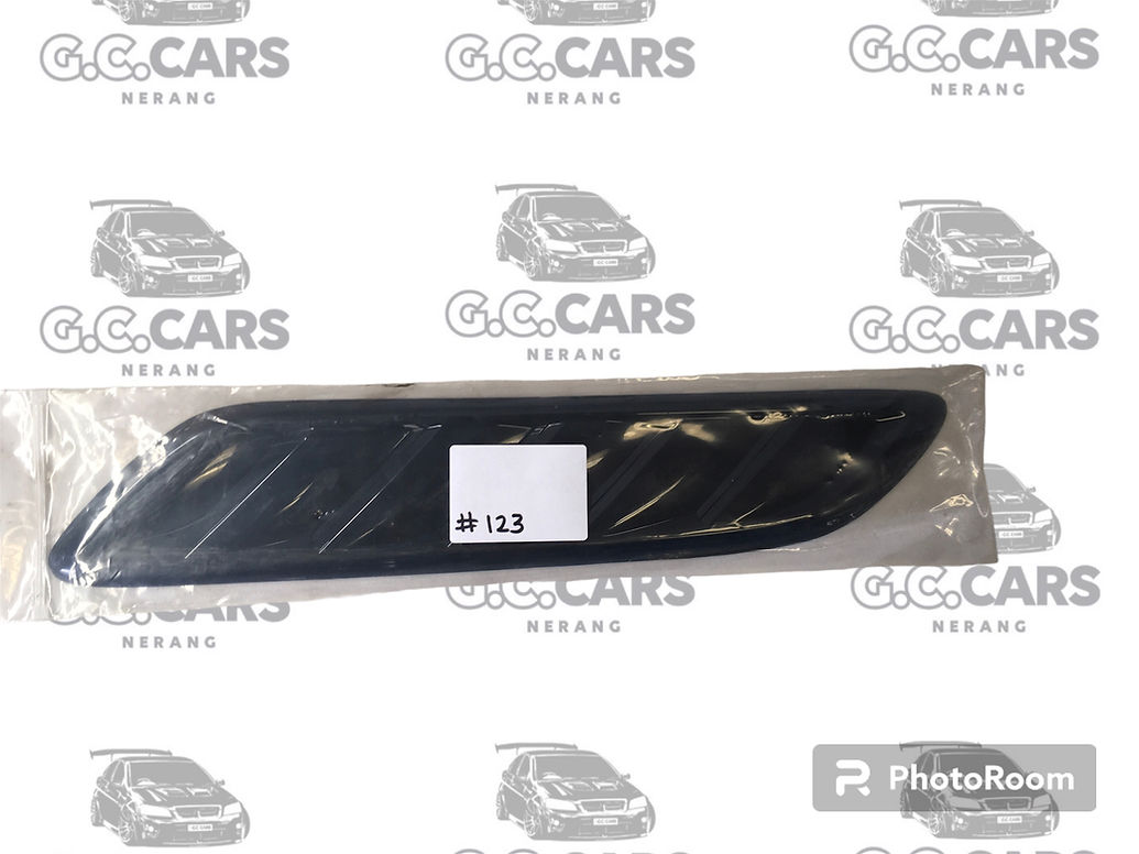 HOLDEN COMMODORE VF SS SSV SV6 GLOSS BLACK EVOKE S2 BONNET VENTS