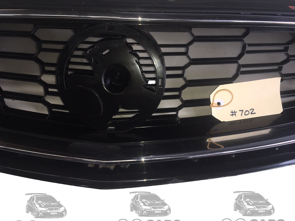 HOLDEN COMMODORE GENUINE GM VF S2 FRONT GRILL SET WITH DAYLIGHT RUNNING LIGHTS