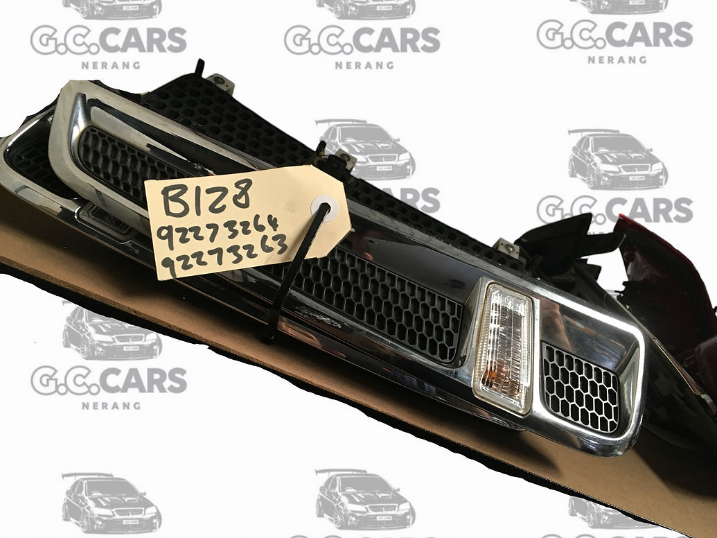 VF SIDE GUARD FLUTES & INDICATOR RH CHROME HOLDEN COMMODORE GENUINE GM
