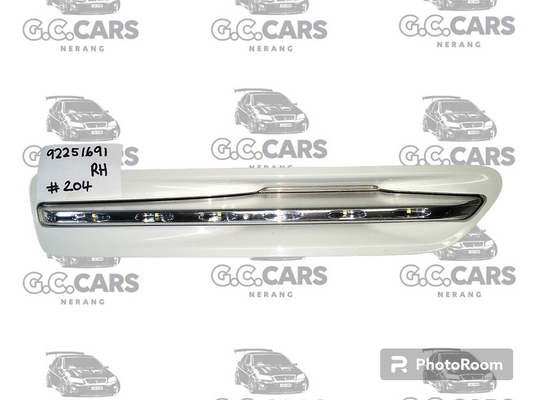 HSV RH GUARD INDICATOR FLASHER WN STATESMAN CAPRICE  HOLDEN COMMODORE GENUINE GM