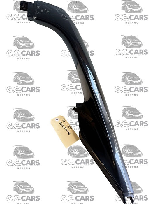 HOLDEN VE UTE RIGHT HAND SAIL PLANE SIDE TRIM 92207196 PILLAR RH VF SV6 SS SSV
