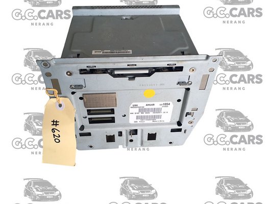 HOLDEN COMMODORE GENUINE GM VE SERIES 2 IQ STEREO BOX