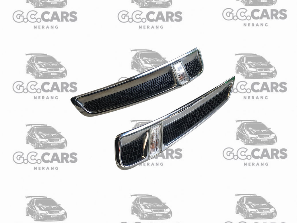 VF SIDE GUARD FLUTES & INDICATOR RH CHROME HOLDEN COMMODORE GENUINE GM
