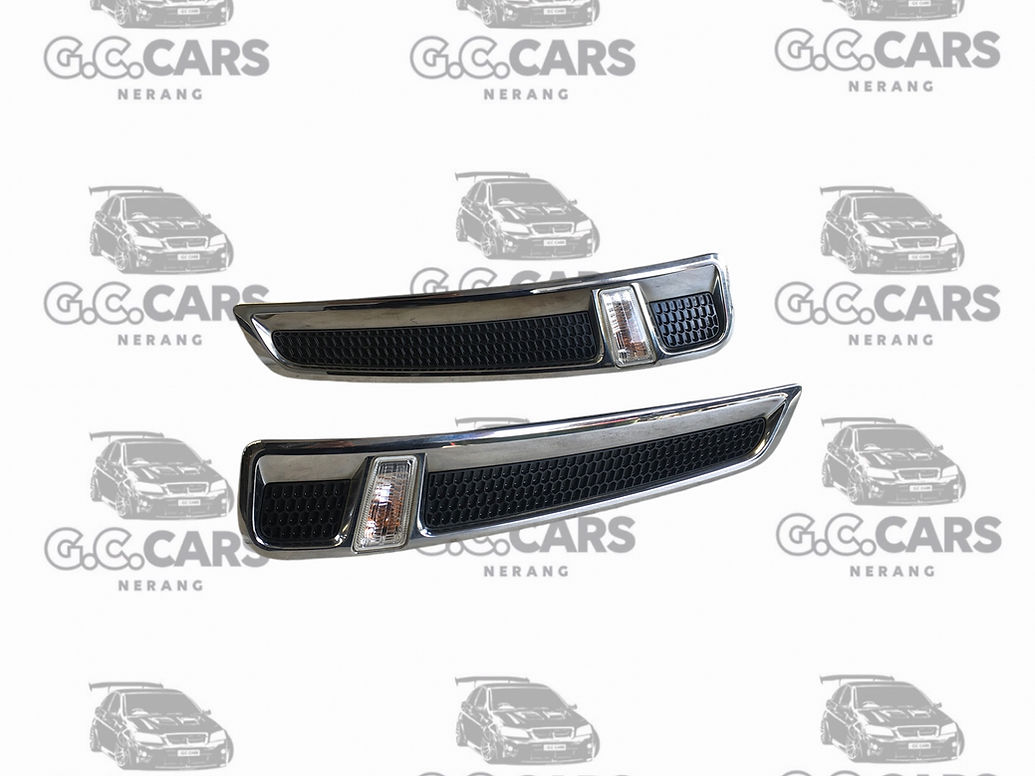 VF SIDE GUARD FLUTES & INDICATOR RH CHROME HOLDEN COMMODORE GENUINE GM