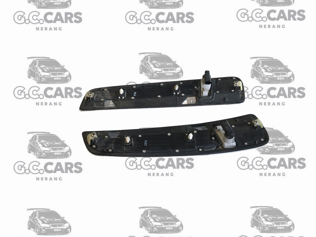 VF SIDE GUARD FLUTES & INDICATOR RH CHROME HOLDEN COMMODORE GENUINE GM