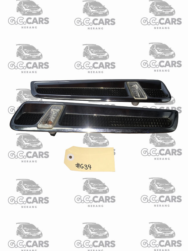 VF SIDE GUARD FLUTES & INDICATOR LH RH HOLDEN COMMODORE GENUINE GM CHROME PAIR