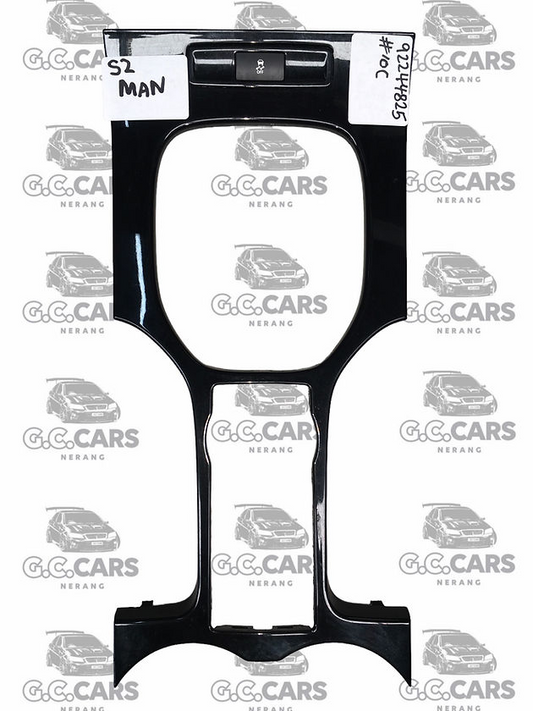 S2 MANUAL SHIFTER SURROUND GLOSS BLACK HOLDEN COMMODORE GENUINE GM